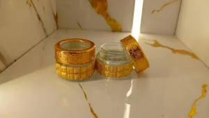 20g clear glass saffron jars with embossed gold band and gold lid
